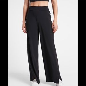 NWT ATHLETA METROPOLIS WIDE LEG IN PRIMATWILL SIZE 8